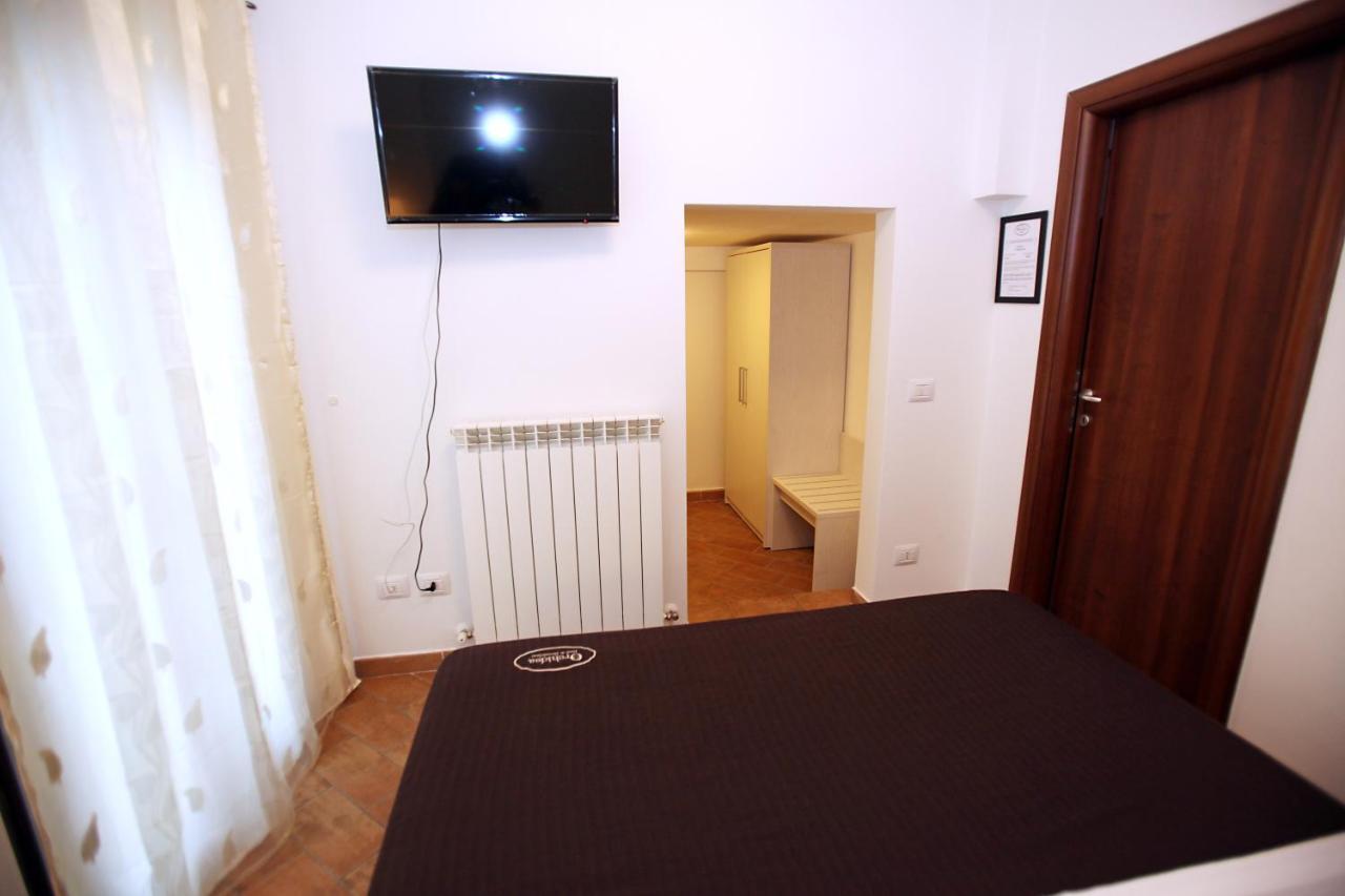 צ'יביטאנובה מארקה Orchidea Rooms & Suites מראה חיצוני תמונה