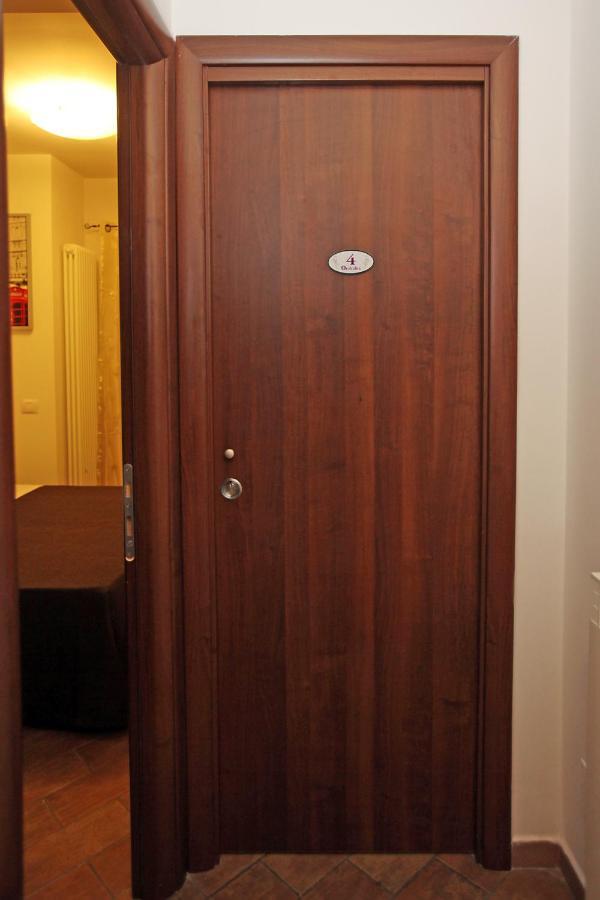 צ'יביטאנובה מארקה Orchidea Rooms & Suites מראה חיצוני תמונה